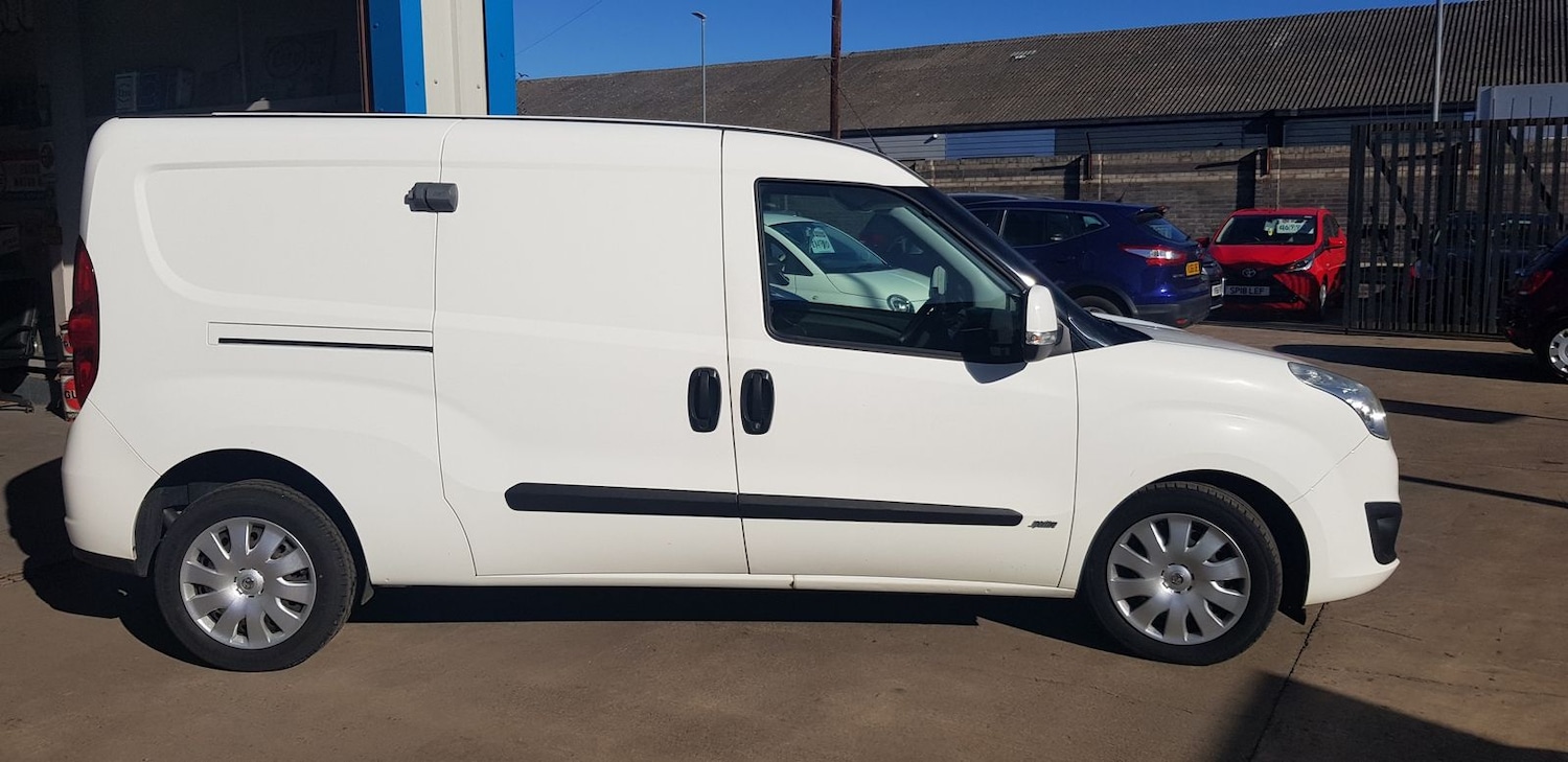 Used Vauxhall Combo 2017 for sale - 78179074: Photo 2