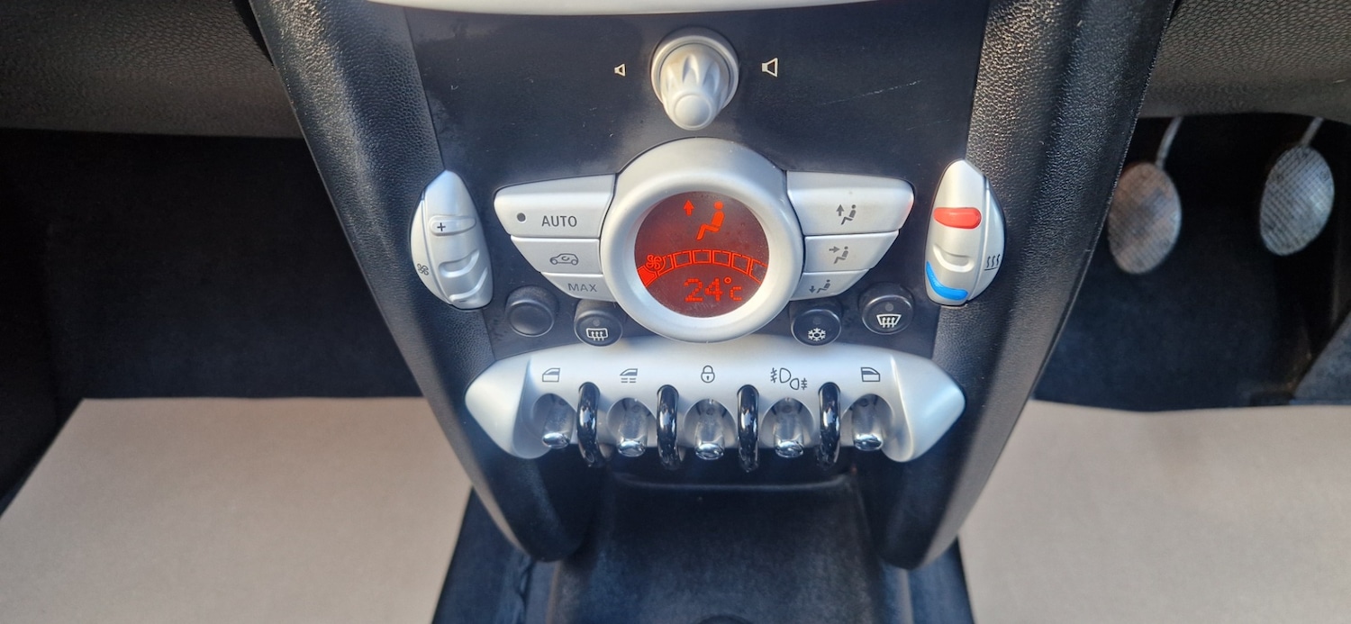 Used MINI Convertible 2010 for sale - 77718201: Photo 12