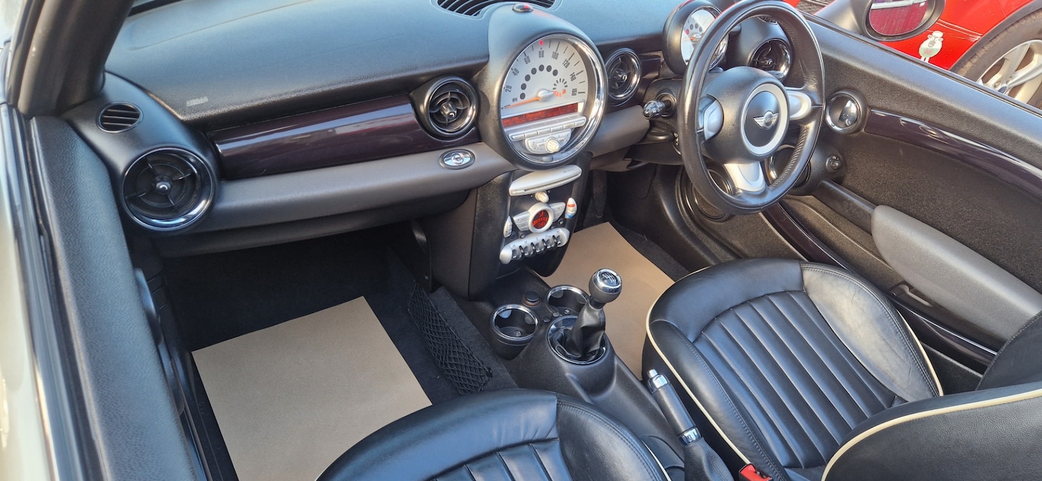 Used MINI Convertible 2010 for sale - 77718201: Photo 17