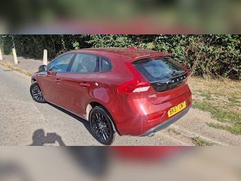 Used Volvo V40 2017 for sale - 75535516: Photo