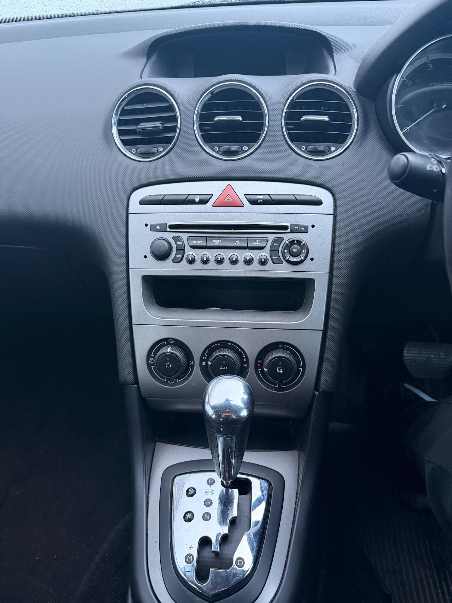 Used Peugeot 308 2011 for sale - 76952424: Photo 12