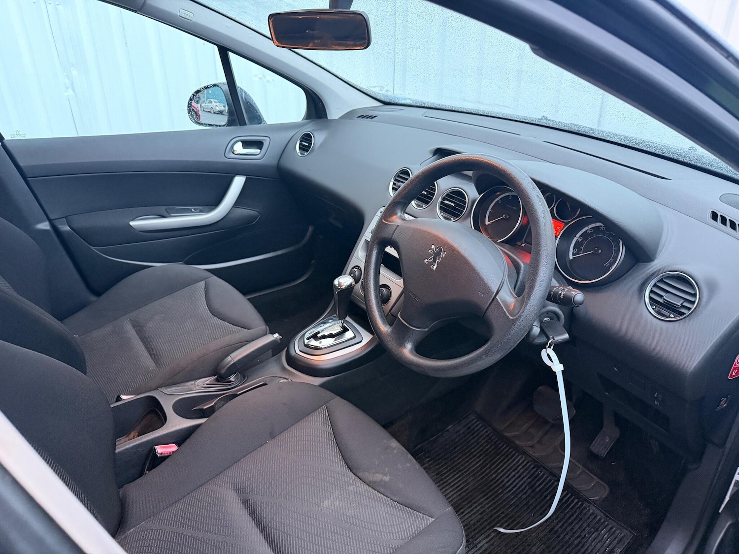 Used Peugeot 308 2011 for sale - 76952424: Photo 8