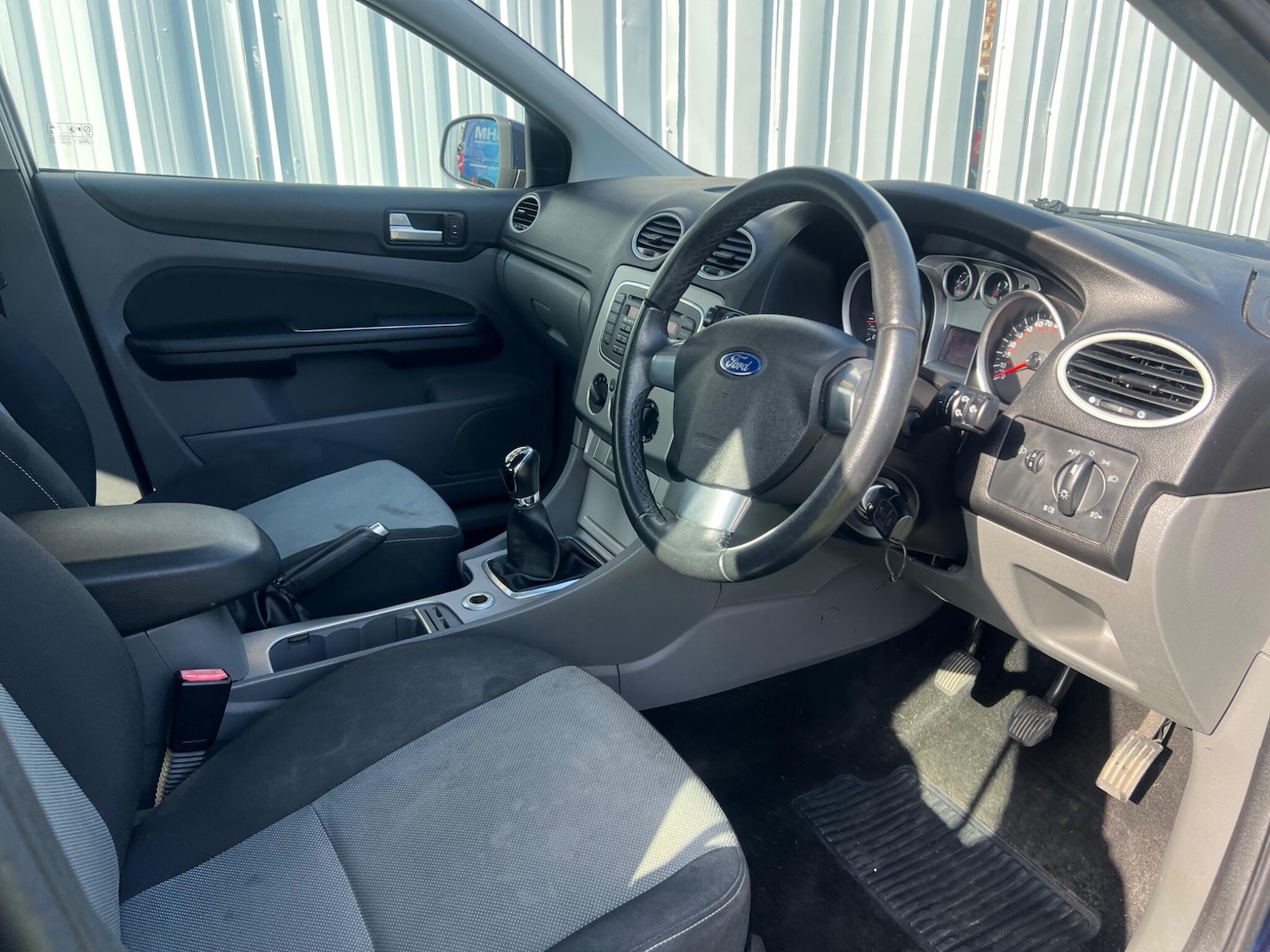 Used Ford Focus 2010 for sale - 76952339: Photo 9