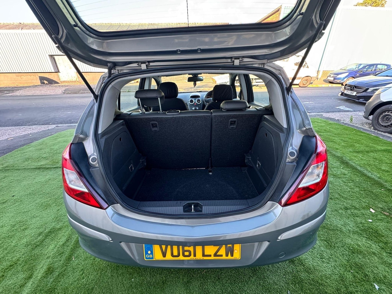 Used Vauxhall Corsa 2011 for sale - 76549192: Photo 4