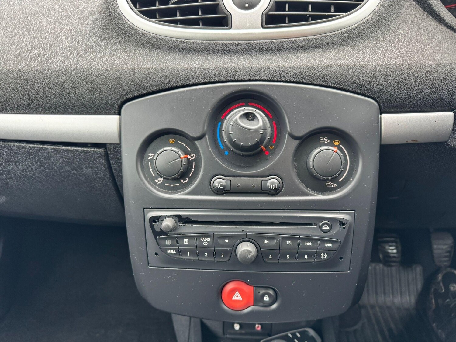 Used Renault Clio for sale - 76549290: Photo 20