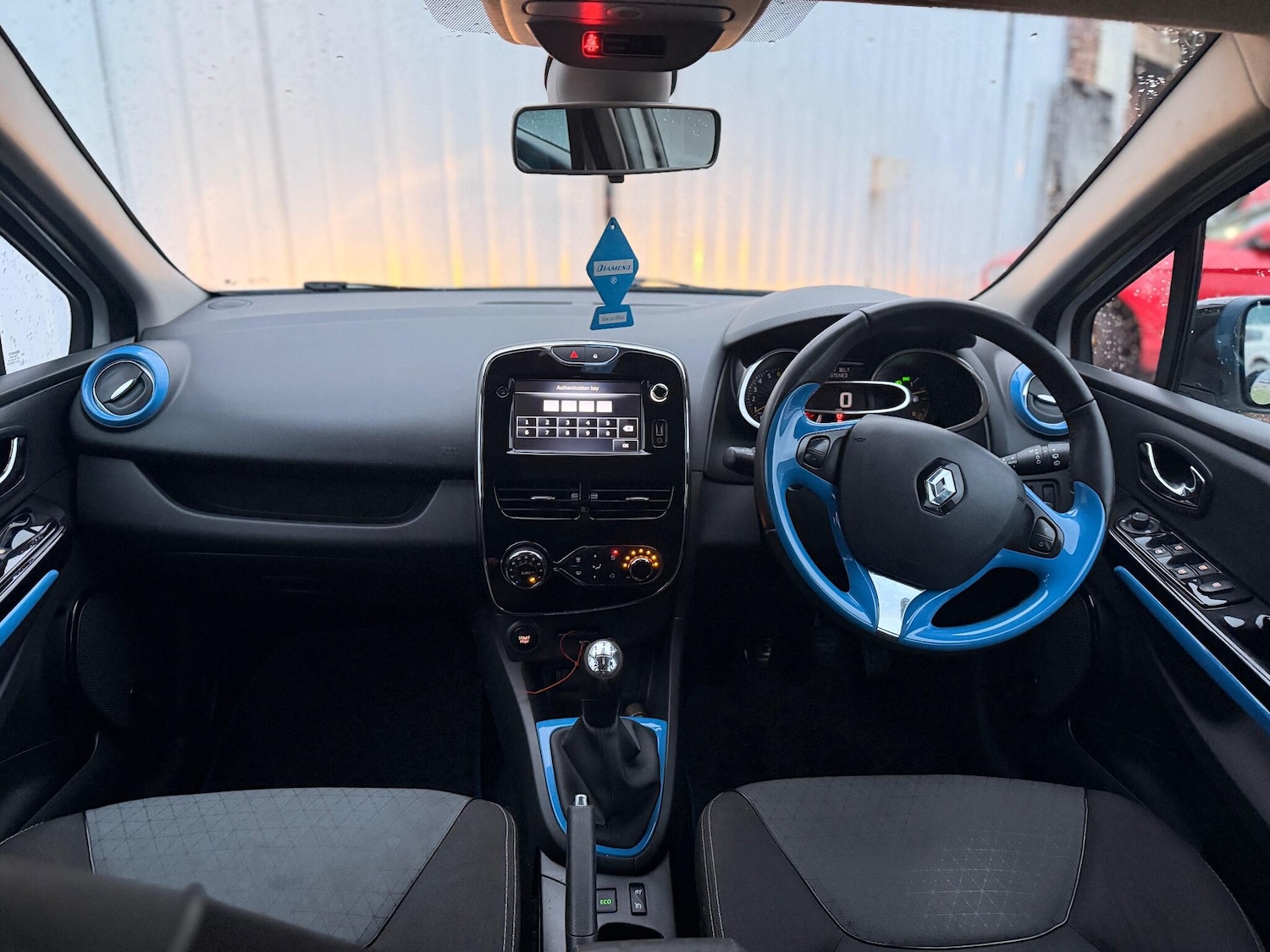 Used Renault Clio 2013 for sale - 76952239: Photo 12