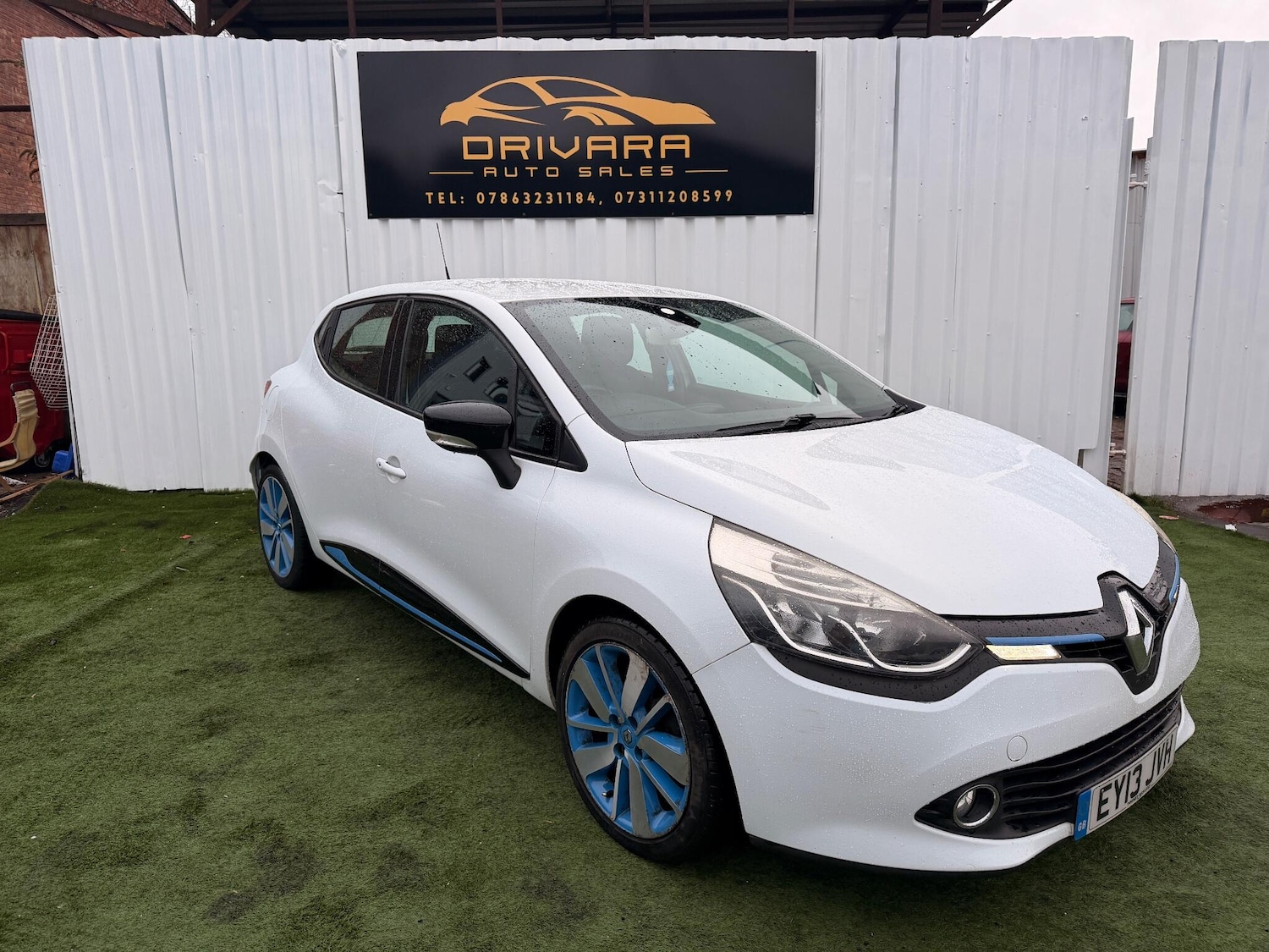 Used Renault Clio 2013 for sale - 76952239: Photo 2