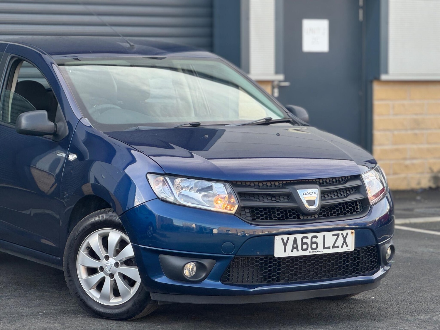 Used Dacia Sandero 2016 for sale - 76632790: Photo 2