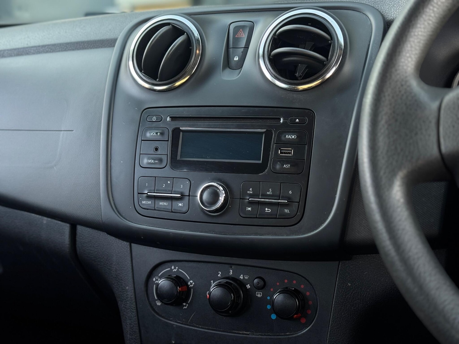 Used Dacia Sandero 2016 for sale - 76632790: Photo 47