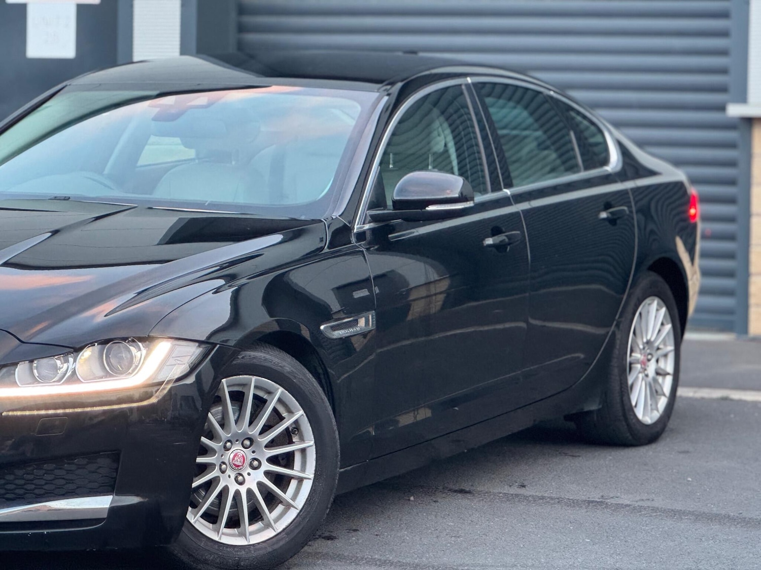 Used Jaguar XF 2015 for sale - 76633576: Photo 15