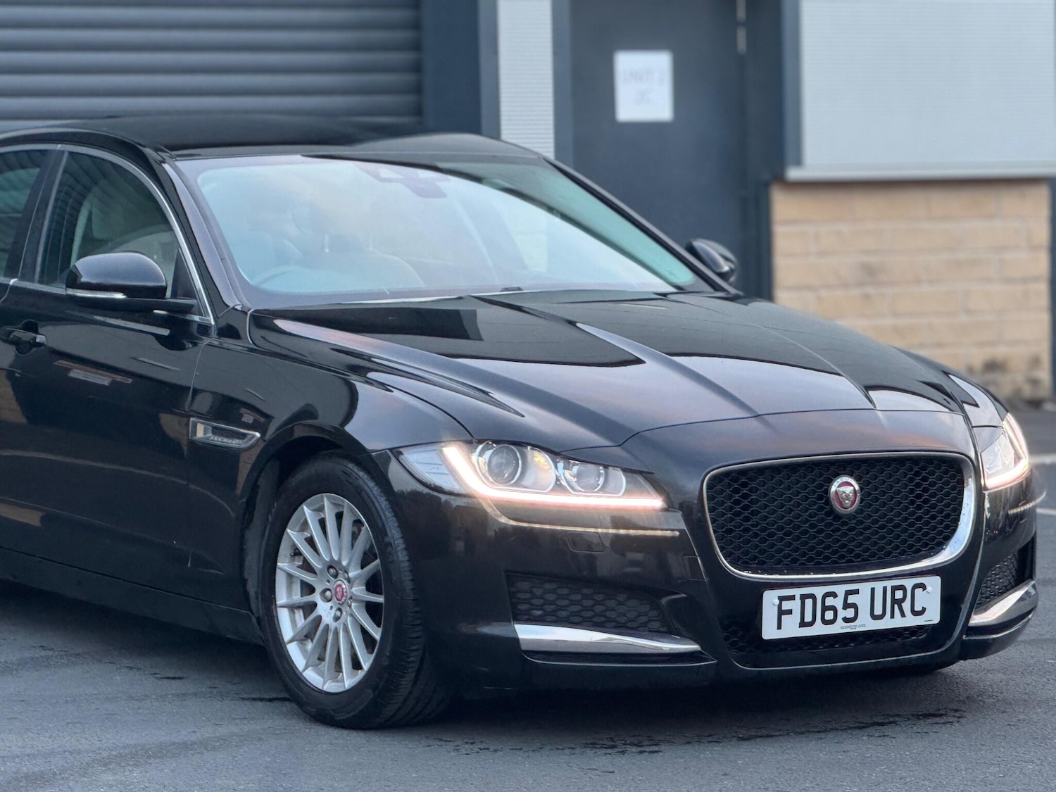 Used Jaguar XF 2015 for sale - 76633576: Photo 3