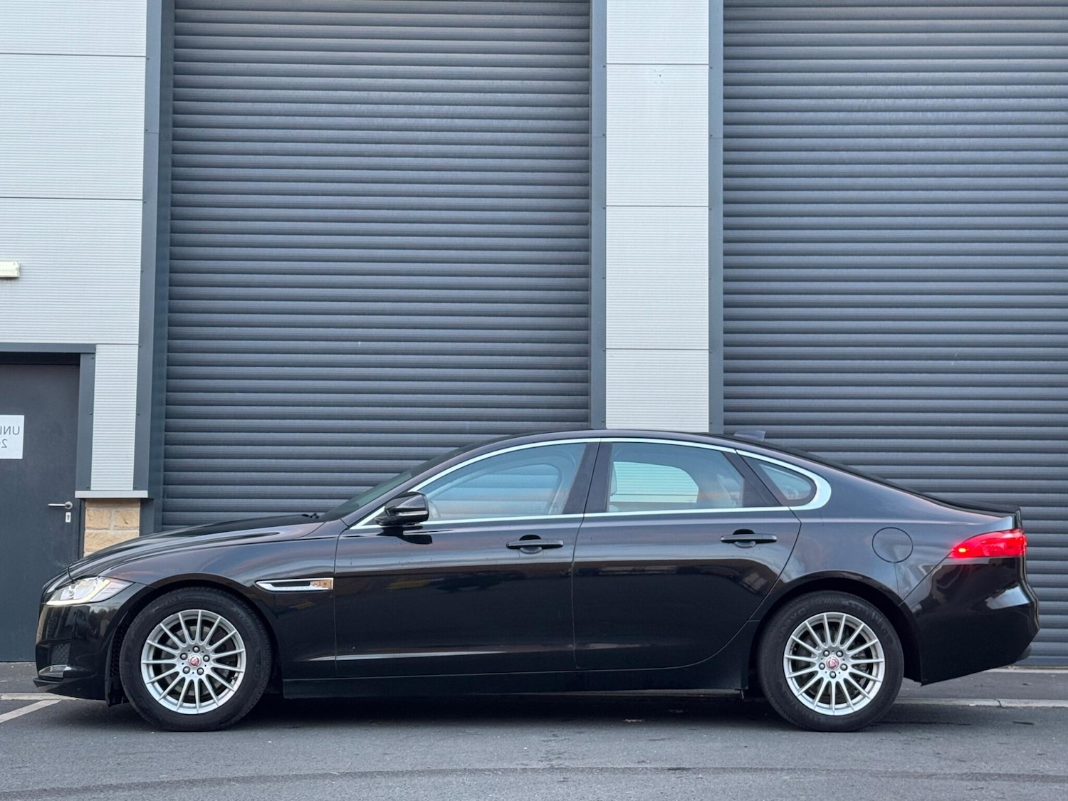 Used Jaguar XF 2015 for sale - 76633576: Photo 40