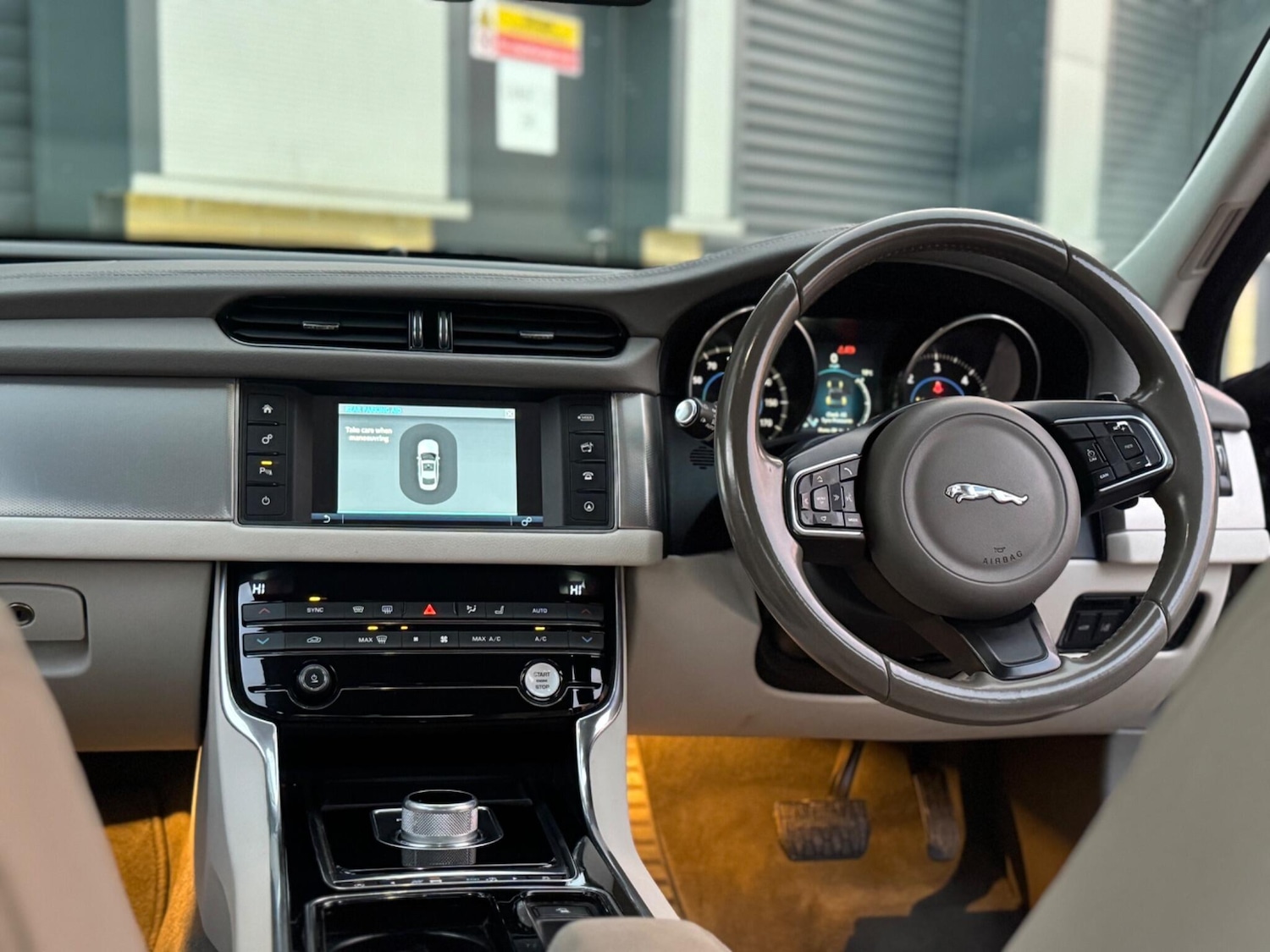 Used Jaguar XF 2015 for sale - 76633576: Photo 44