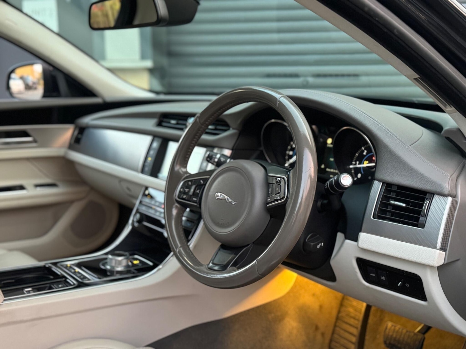 Used Jaguar XF 2015 for sale - 76633576: Photo 46