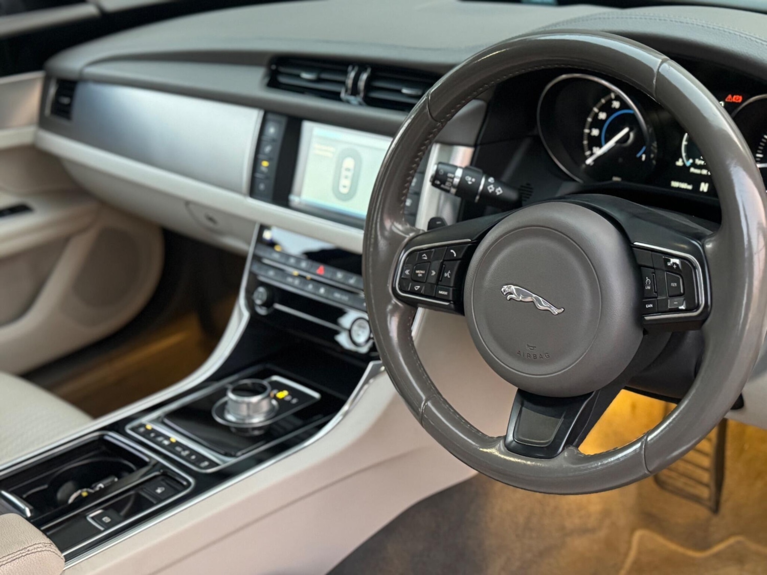 Used Jaguar XF 2015 for sale - 76633576: Photo 47