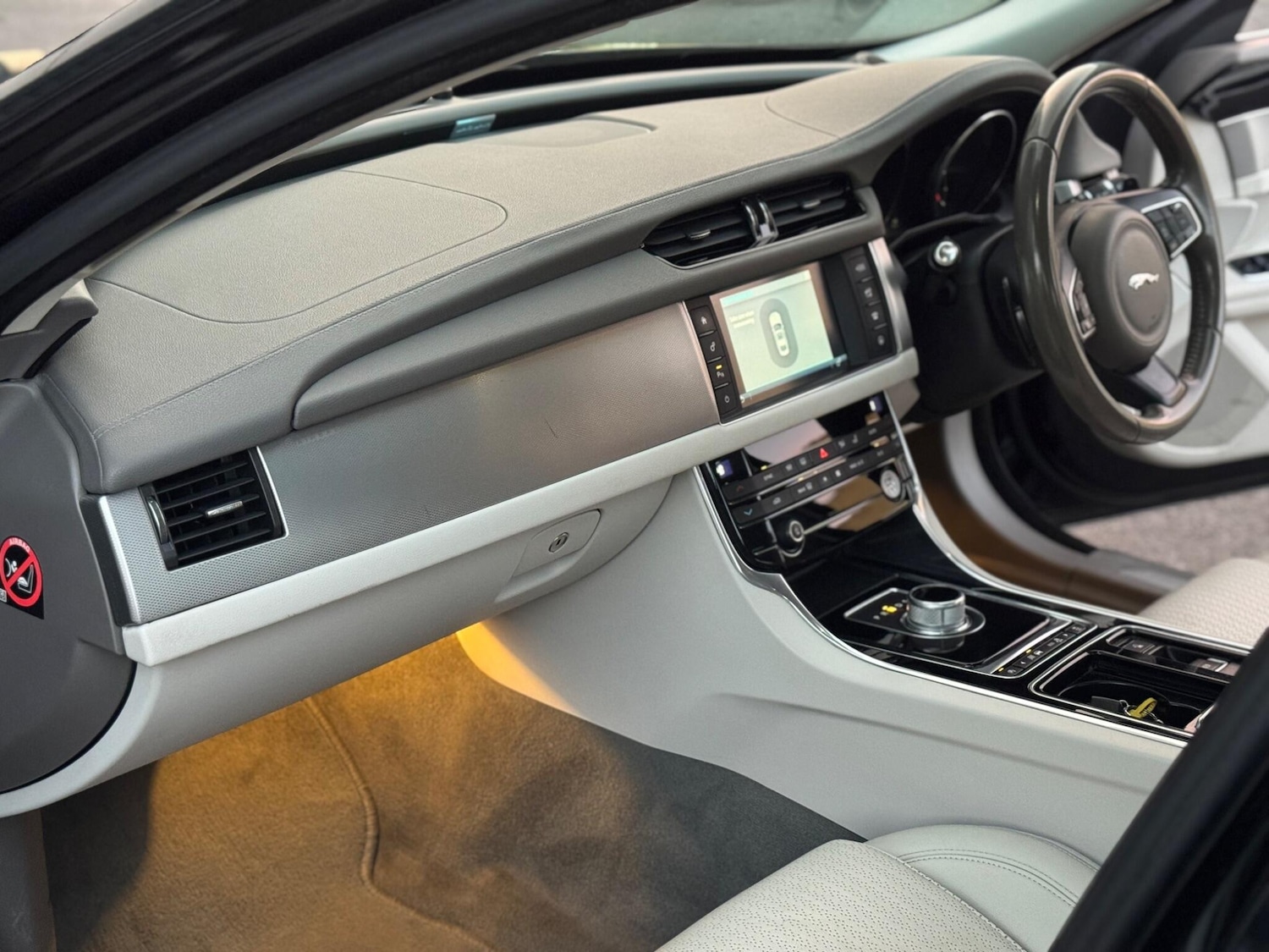 Used Jaguar XF 2015 for sale - 76633576: Photo 48