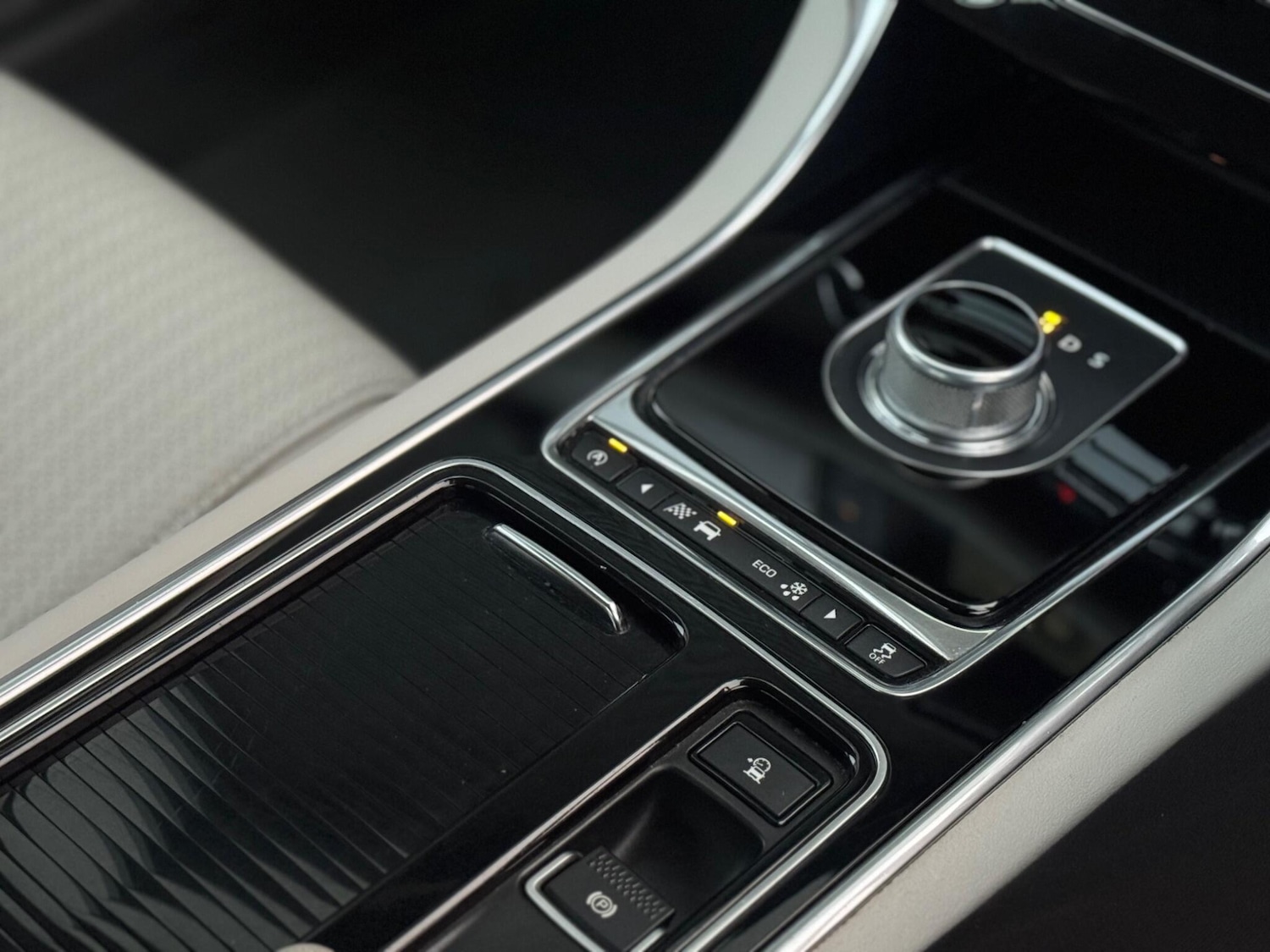 Used Jaguar XF 2015 for sale - 76633576: Photo 49