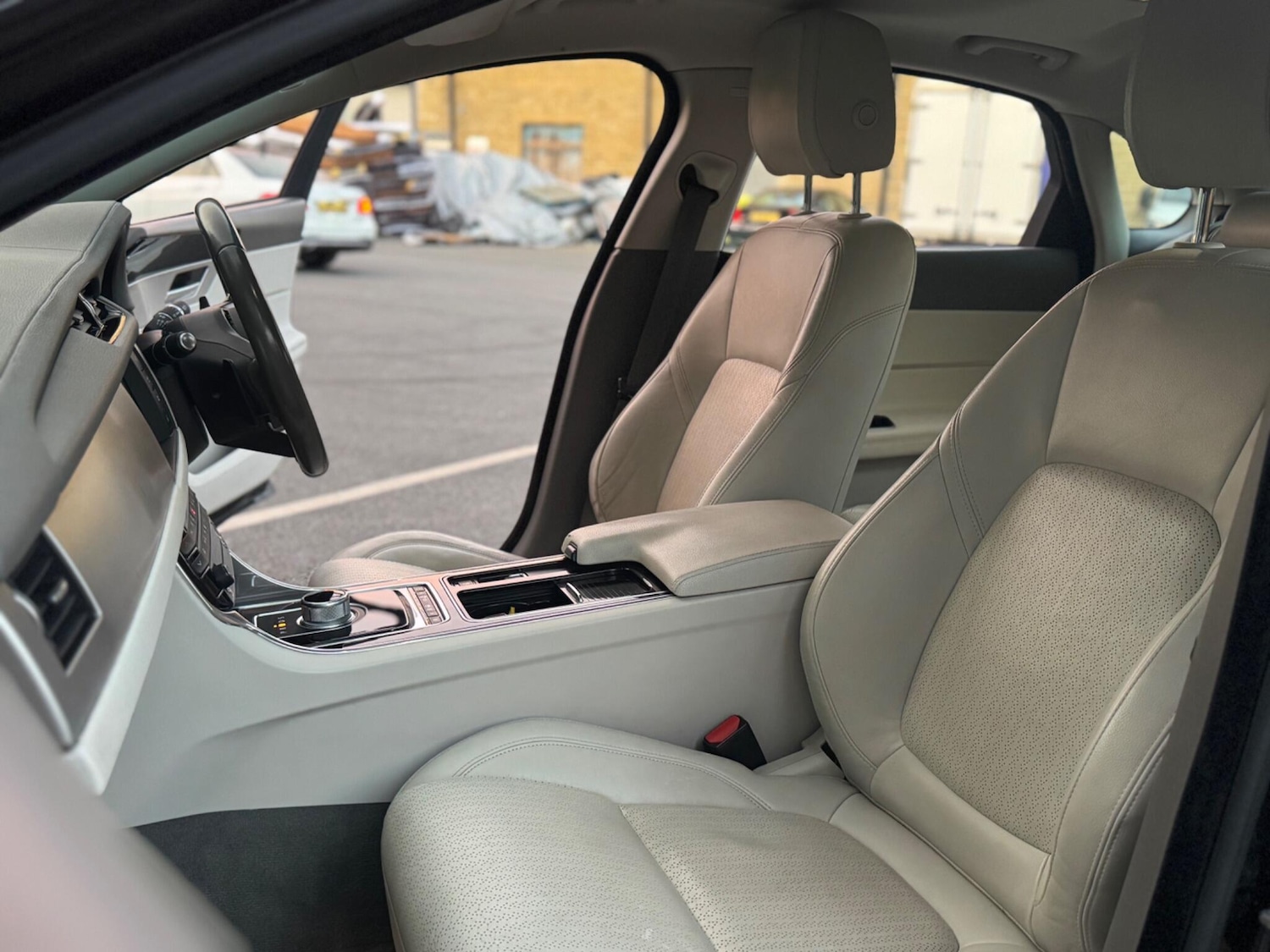 Used Jaguar XF 2015 for sale - 76633576: Photo 52