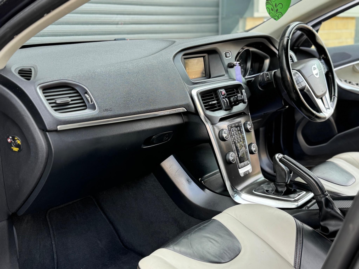 Used Volvo V40 2013 for sale - 76633739: Photo 23