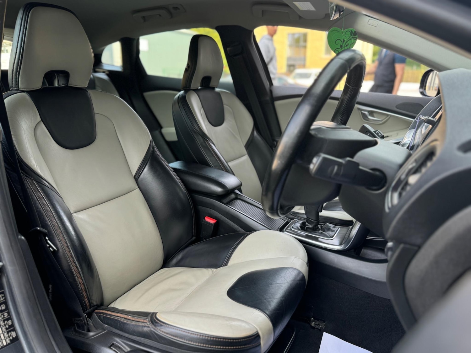 Used Volvo V40 2013 for sale - 76633739: Photo 32