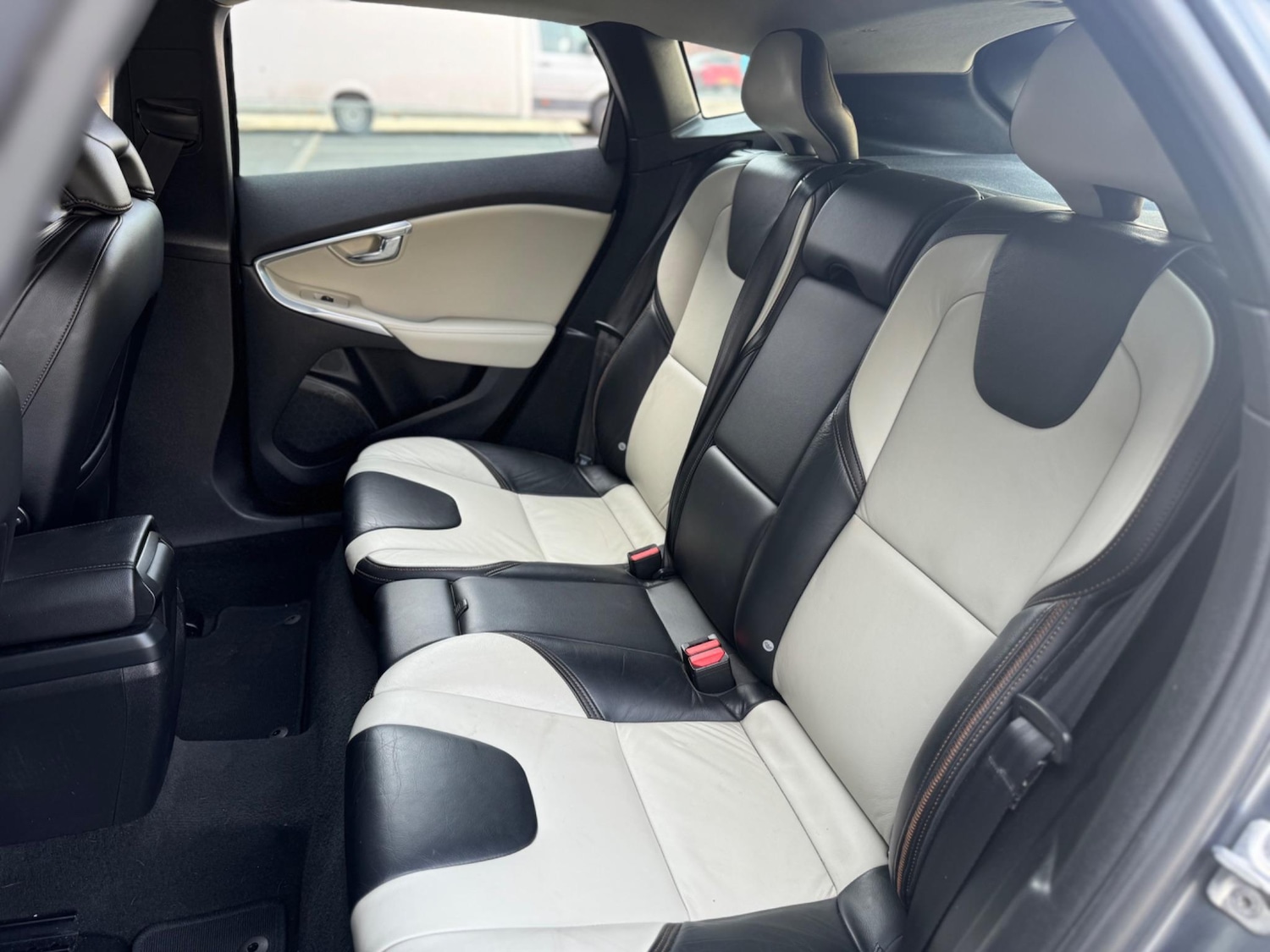 Used Volvo V40 2013 for sale - 76633739: Photo 38