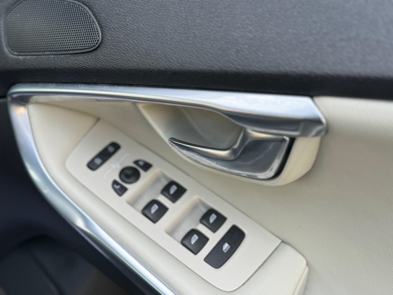 Used Volvo V40 2013 for sale - 76633739: Photo 40