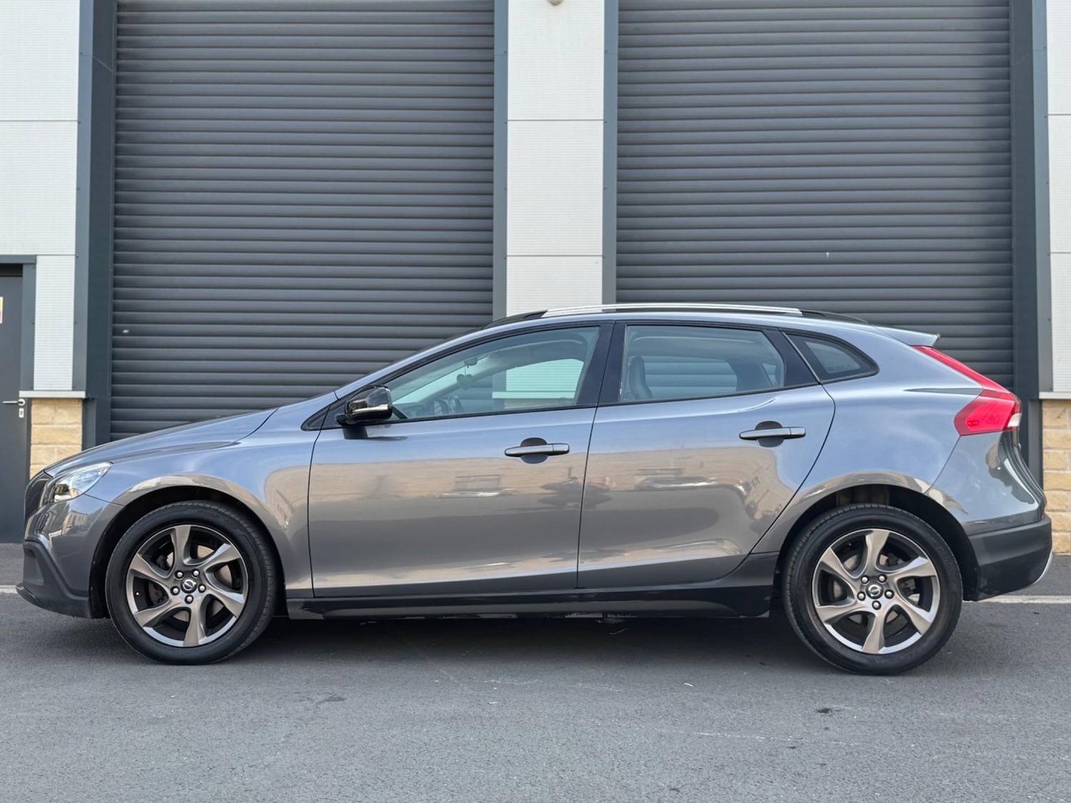 Used Volvo V40 2013 for sale - 76633739: Photo 5