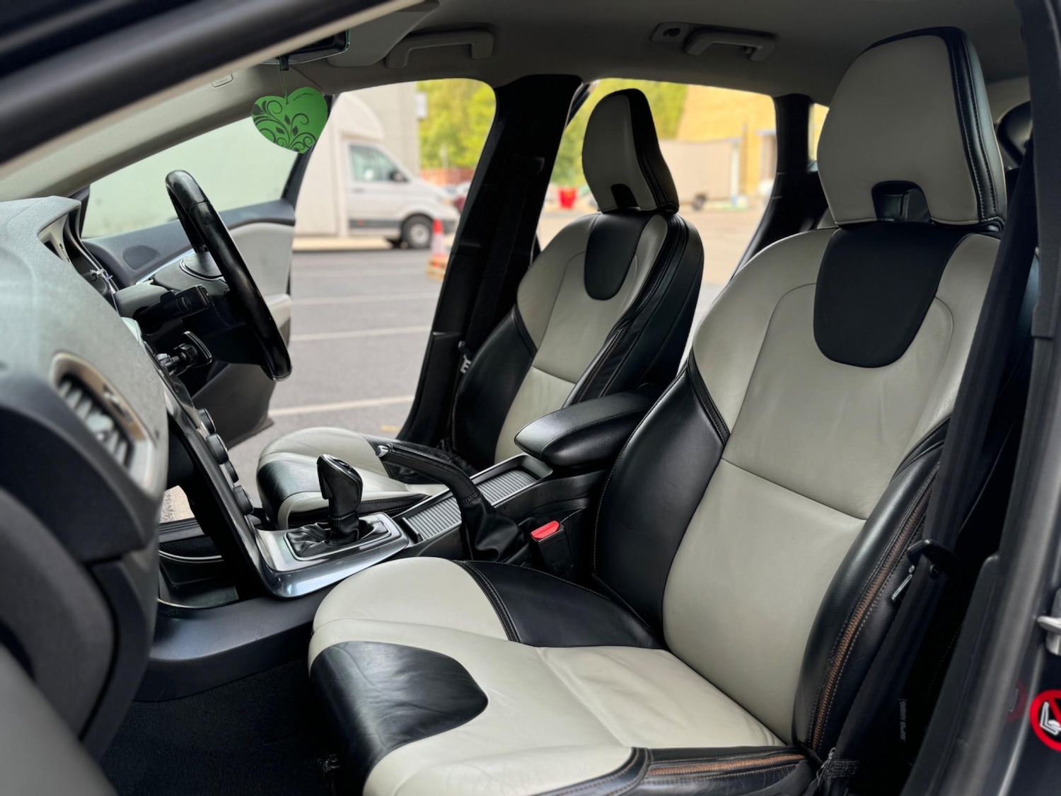 Used Volvo V40 2013 for sale - 76633739: Photo 60