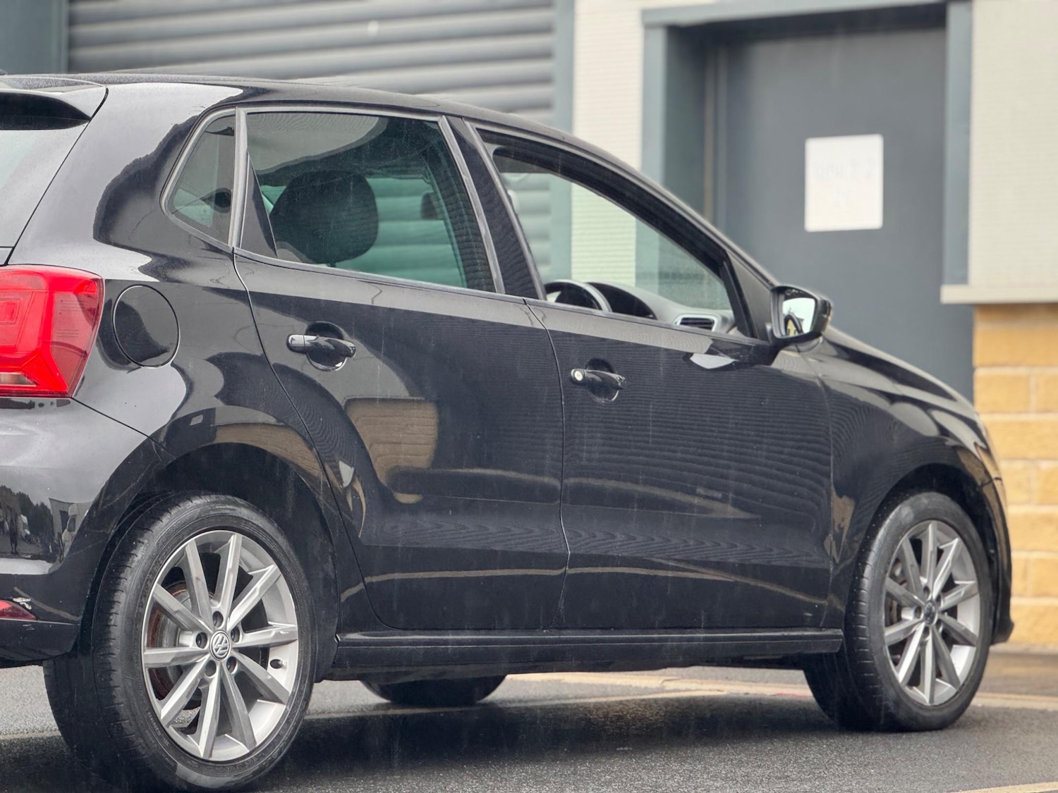 Used Volkswagen Polo 2015 for sale - 76633786: Photo 5