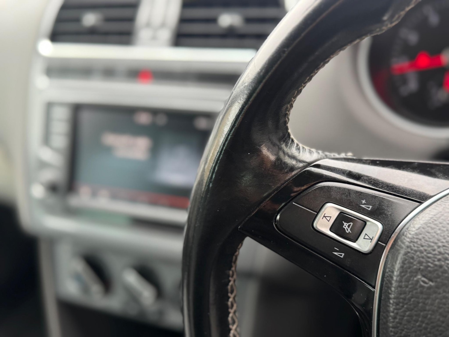 Used Volkswagen Polo 2015 for sale - 76633786: Photo 51