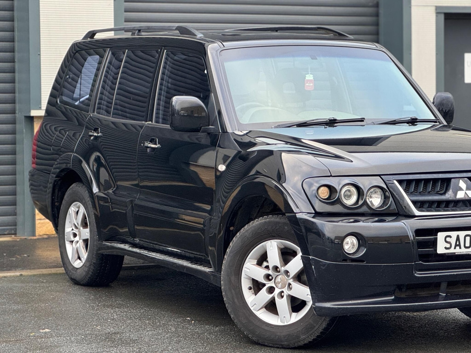Used Mitsubishi Shogun 2005 for sale - 77237963: Photo 2