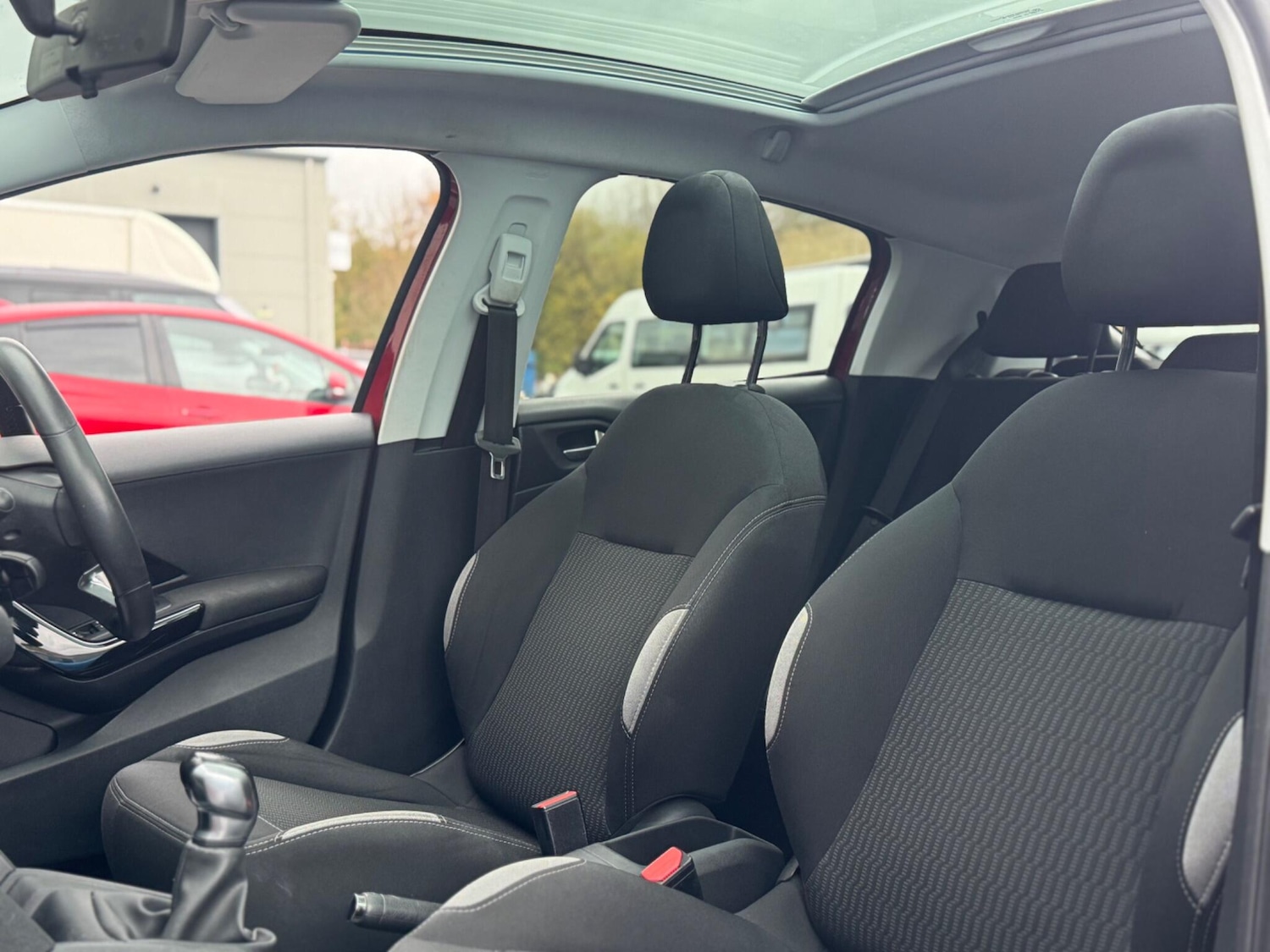 Used Peugeot 208 2015 for sale - 76633627: Photo 44