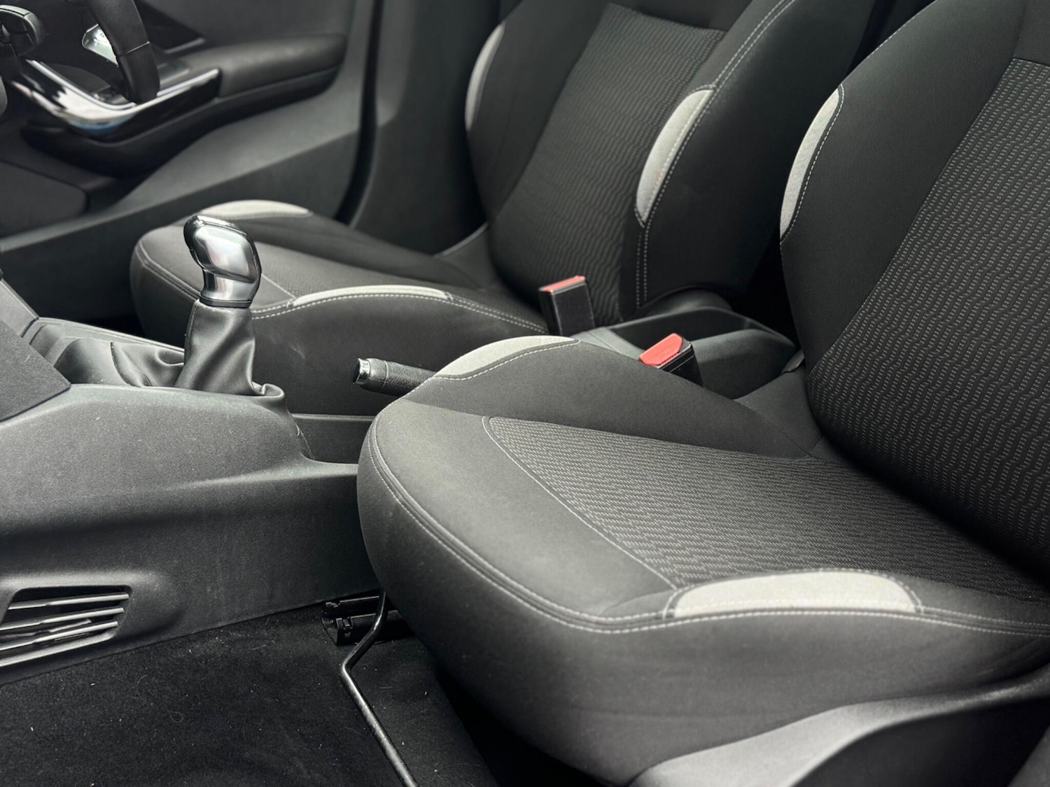 Used Peugeot 208 2015 for sale - 76633627: Photo 45