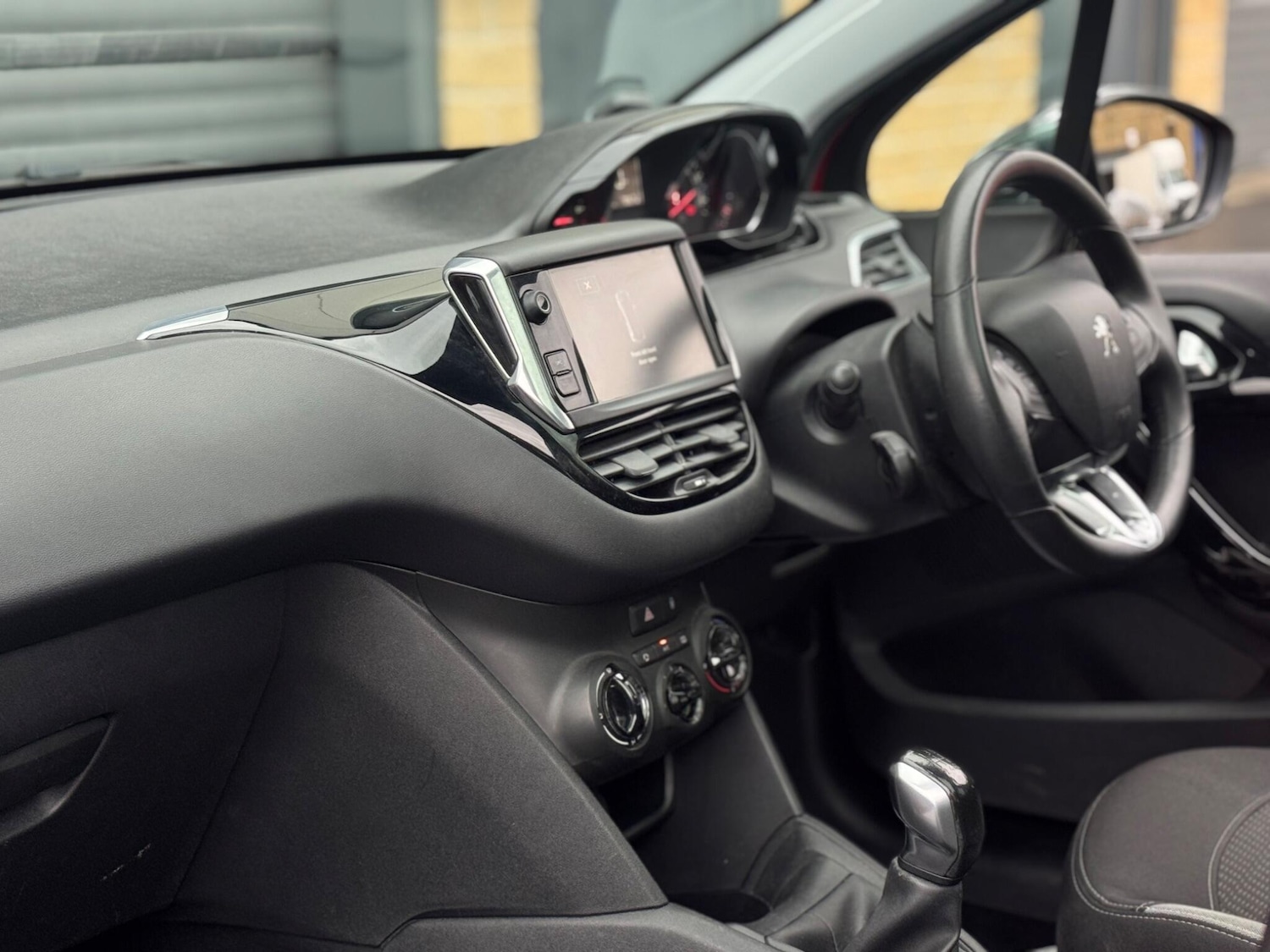 Used Peugeot 208 2015 for sale - 76633627: Photo 46