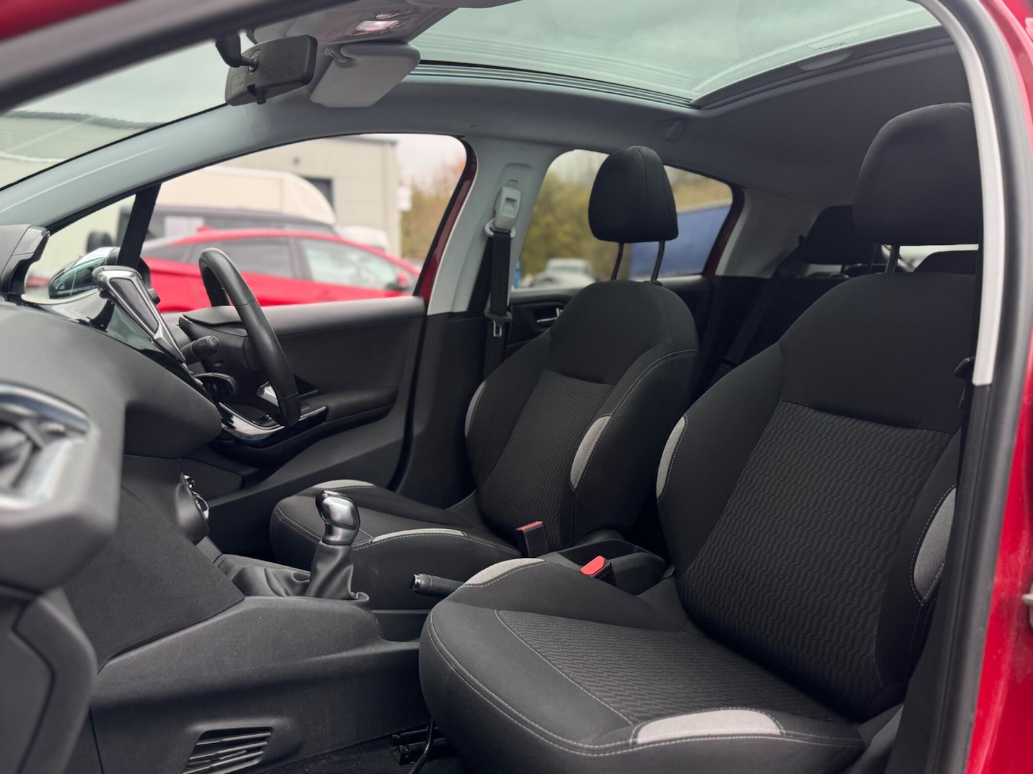 Used Peugeot 208 2015 for sale - 76633627: Photo 47