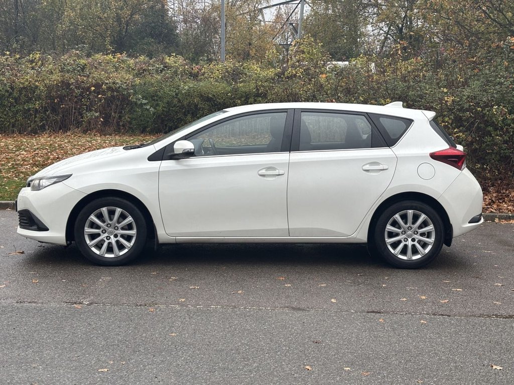 Used Toyota Auris 2017 for sale - 76535645: Photo 2