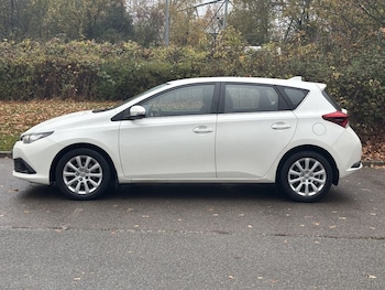 Used Toyota Auris 2017 for sale - 76535645: Photo