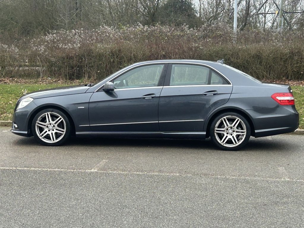 Used Mercedes-Benz E Class 2011 for sale - 77498522: Photo 2
