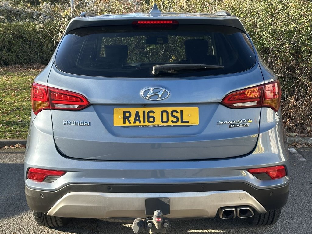 Used Hyundai Santa Fe 2016 for sale - 76642383: Photo 4