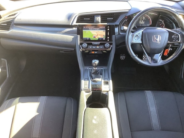 Used Honda Civic 2018 for sale - 76245350: Photo 9