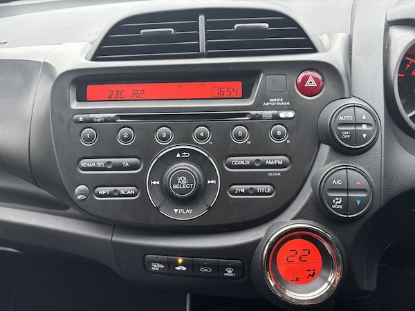 Used Honda Jazz 2013 for sale - 76303808: Photo 16