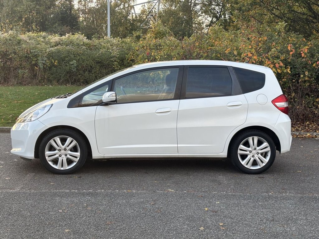 Used Honda Jazz 2015 for sale - 76356238: Photo 2