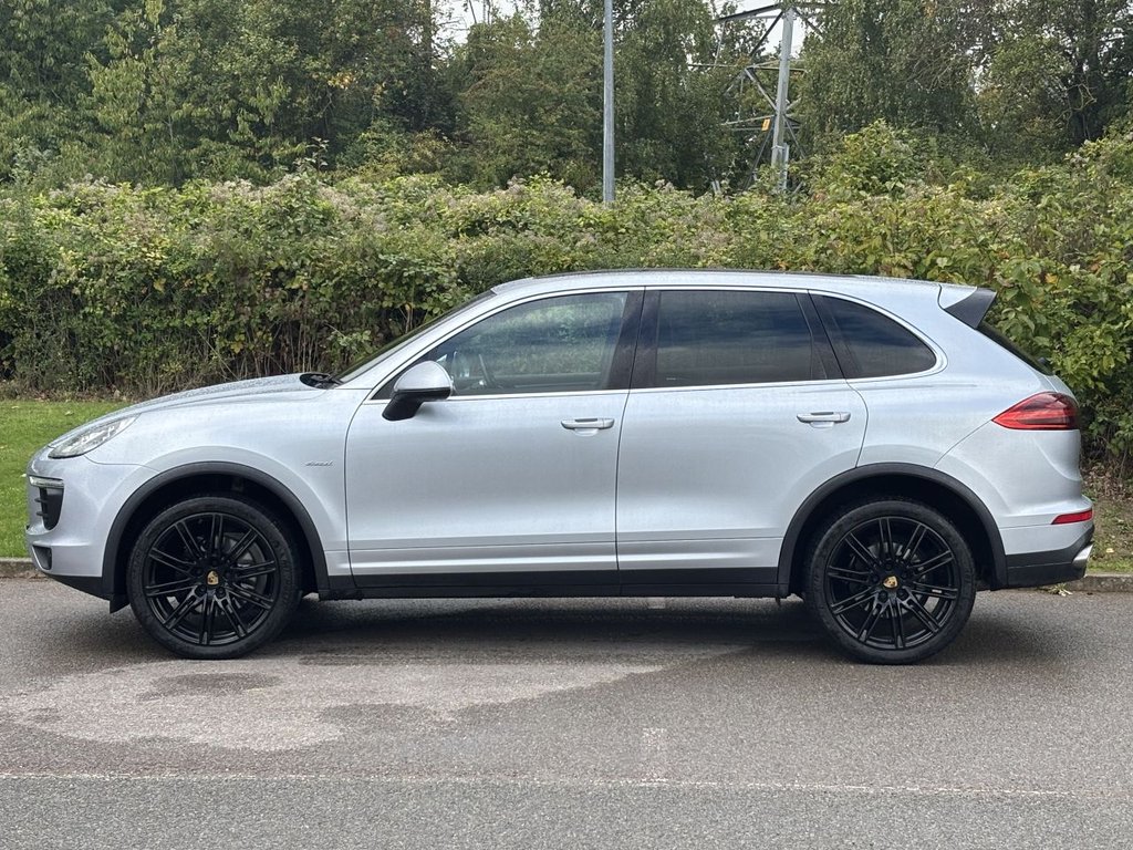 Used Porsche Cayenne 2016 for sale - 76039414: Photo 2