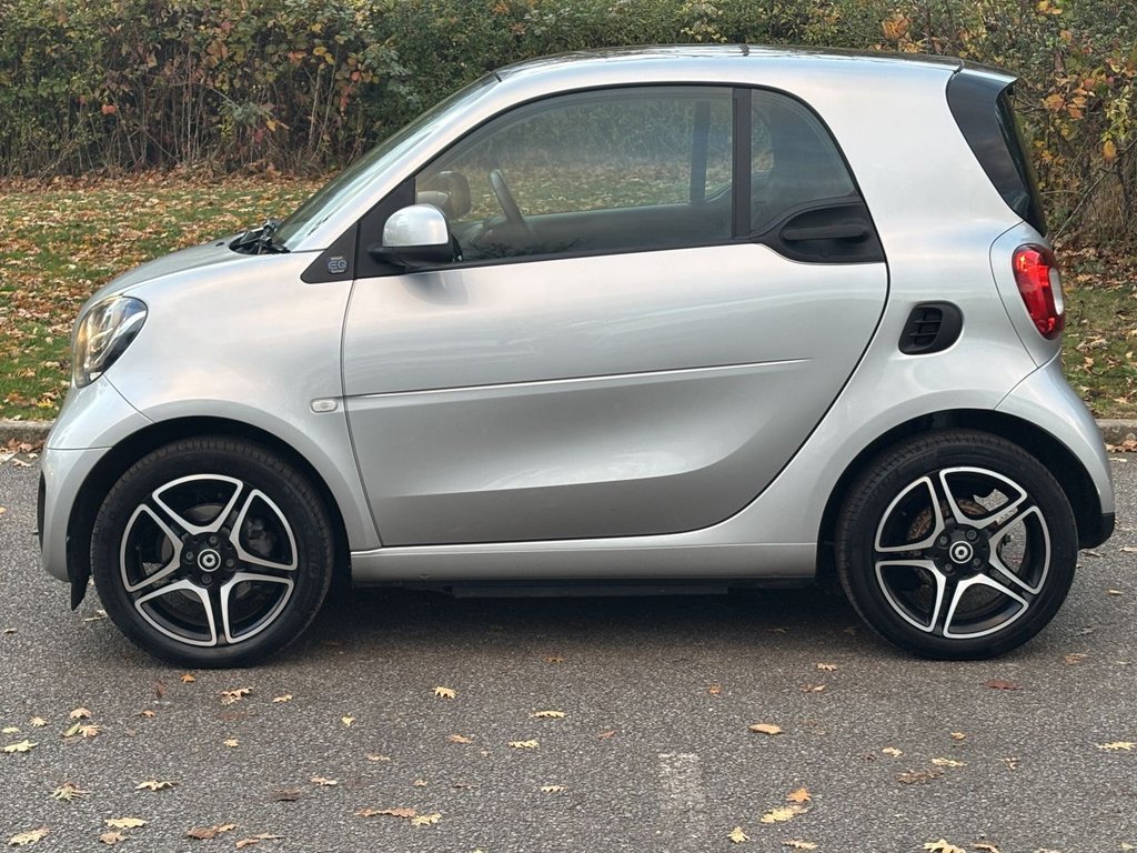 Used smart fortwo 2022 for sale - 76454042: Photo 2