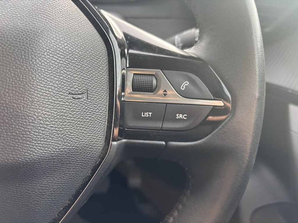 Used Peugeot E-2008 2021 for sale - 76147309: Photo 13