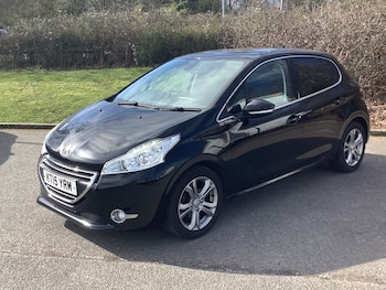 Used Peugeot 208 2015 for sale - 77919875: Photo