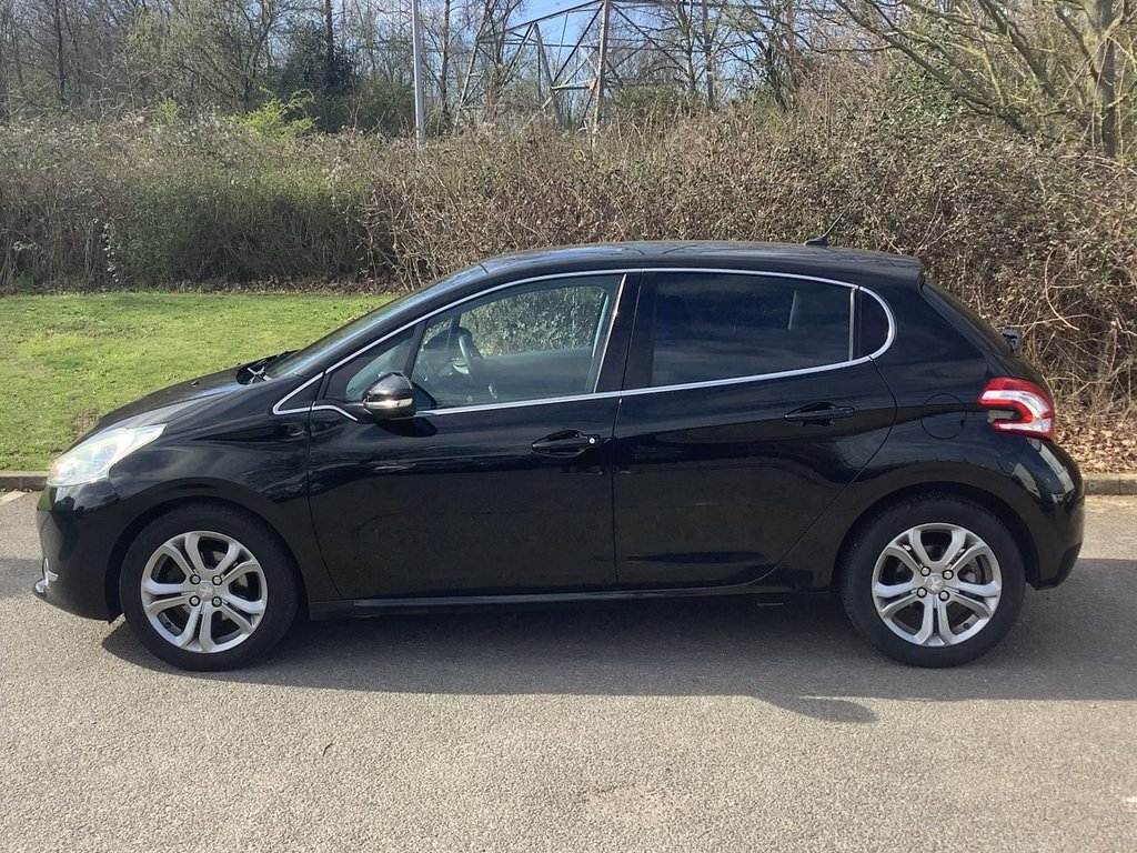 Used Peugeot 208 2015 for sale - 77919875: Photo 2