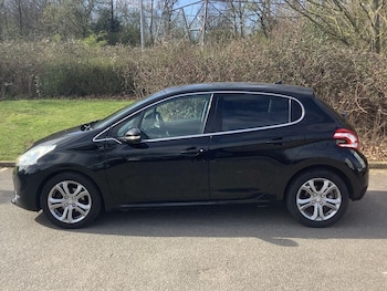 Used Peugeot 208 2015 for sale - 77919875: Photo