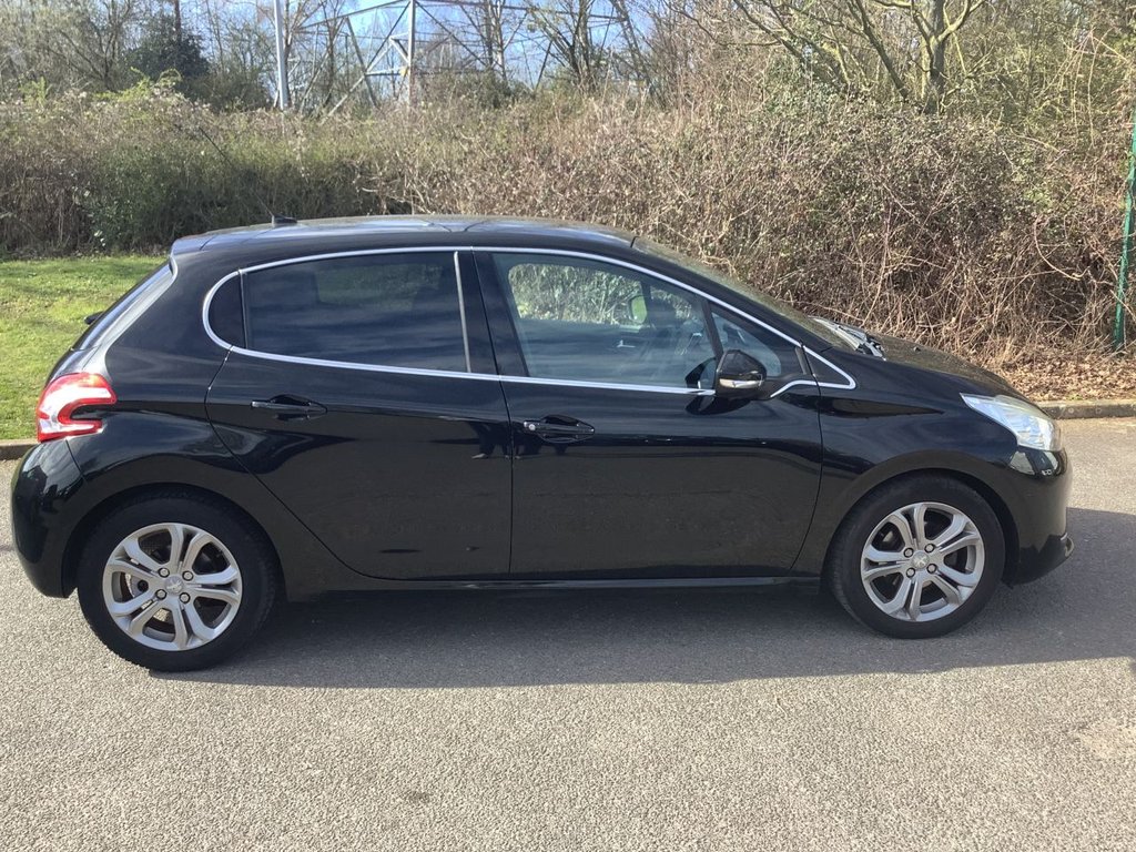 Used Peugeot 208 2015 for sale - 77919875: Photo 6