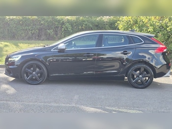 Used Volvo V40 2017 for sale - 75831119: Photo